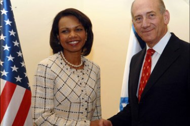 afp - In a handout picture released by the Israeli Government Press Office, Israeli Prime Minister Ehud Olmert (R) greets visiting US Secretary of State Condoleezza Rice (L) with a