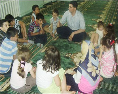 دروس دينية لأطفال الجالية (الجزيرة نت)