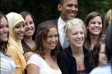 REUTERS/Presumptive U.S. Democratic presidential candidate Barack Obama (D-IL) poses for a photograph with college students at Wayne County Community College District in Taylor, Michigan June 17, 2008.