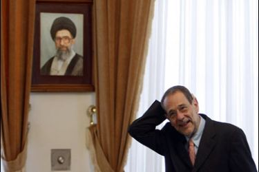 AFP PHOTO/EU foreign policy chief Javier Solana scratches the back of his head under the portrait of Iran's supreme leader, Ayatollah Ali khamenei, during his meeting with Iranian top nuclear negotiator and head of Iran's Supreme Council of National Security, Saeed Jalili (not seen), in Tehran on June 14, 2008.