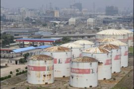 REUTERS/Oil tanks are seen at a Sinopec plant in Hefei, east China's Anhui province June 20, 2008.