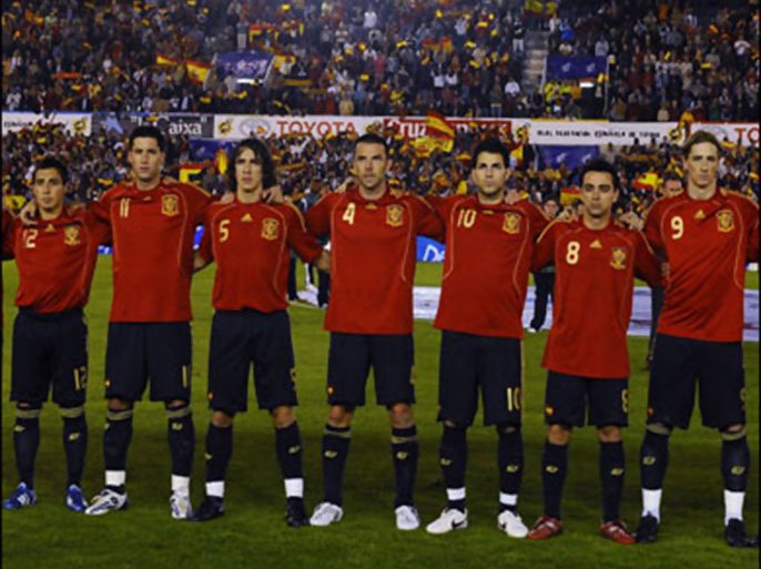 REUTERS/Members of Spanish national soccer team pose for a photo before their international friendly soccer match against United States at the Sardinero stadium in Santander June 4, 2008.