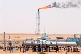 epa01396850 (FILE) A gas flame is seen in the desert at Khurais oil field, about 160 km from Riyadh, Kingdom of Saudi Arabia, 23 June 2008. The oil price hit a new record on