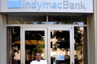 epa : epa01413710 A security guard stands in front of an IndyMac Bank branch after it opened under federal management at the company's corporate headquarters