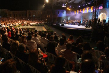 AFP / A general view shows the packed crowd attending a concert by Iraqi singer Kazem al-Saher at the Beiteddine music festival in Beiteddine, 45 km southeast of the Lebanese