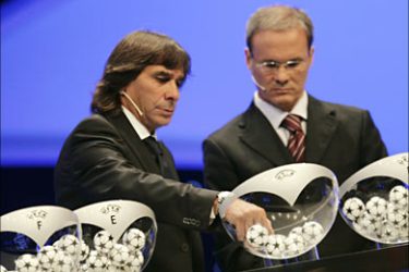 f_Roma's technical director and event ambassador for the 2009 champions League Final in Rome, Bruno Conti and UEFA general secretary David Taylor (R) make the draw for