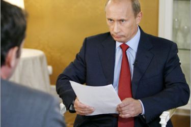 AFP / Russian Prime Minister Vladimir Putin (R) speaks with an unidentified journalist during an interview for CNN TV company in Sochi on August 28, 2008. Putin blasted US