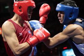 afp : Thailand's Non Boonjumnong (L) fights against Egypt's Hosam Abdin during their Beijing 2008 Olympic Games Welterweight (69 kg) boxing bout on August 14, 2008 in