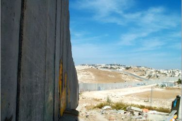 الجدار أخرج أحياء فلسطينية خارج القدس - الجزيرة نت