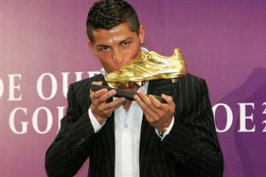 Manchester United´s Portuguese forward Cristiano Ronaldo kisses his "Golden Shoe 2008" award, presented to Europe’s best goal scorer, in Funchal, Madeira Island,