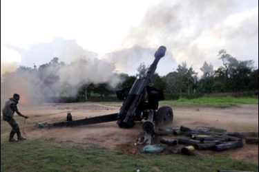 f/(FILES) In this picture taken on March 27, 2008, a Sri Lanka army soldier reacts as he fires an artillery weapon pointed towards an Liberation for Tamil Tigers for Tamil Eelam (LTTE) position in the north-eastern region of Weli Oya.