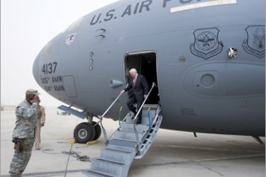 . AFP - US Secretary of Defense Robert Gates arrives aboard a USAF C-17 cargo aircraft on September 15, 2008 in Baghdad. Gates made a surprise visit to Baghdad on