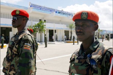 afp : (FILES) This file picture taken on May 12, 2007 shows Africa Union troops from Uganda guarding Mogadishu airport in Mogadishu. Somalia's business community on