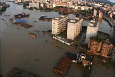 R/A view of the flooded Pumiao Town of Yining District in Nanning, Guangxi Zhuang Autonomous Region September 29, 2008. Floods triggered by torrential rain have killed 17 people and six others are missing in southern China, Xinhua reported on Monday. Picture taken September 29, 2008. REUTERS/Stringer (CHINA). CHINA OUT. NO COMMERCIAL OR EDITORIAL SALES IN CHINA.