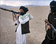 كاتب المقال يدعو إلى محاورة طالبان لفصلها عن القاعدة (الفرنسية-أرشيف)