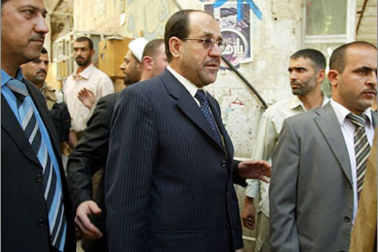 AFP Iraqi Prime Minister Nuri al-Maliki (C) walks in the streets after a meeting with Iraq's top Shiite cleric Grand Ayatollah Ali al-Sistani in Najaf on October