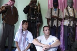 r/Japanese doctor Keiko Akahane, 23, (L) and her colleague Willem Sods, 27, from Netherlands sit in front of their kidnappers in Mogadishu October 10, 2008.