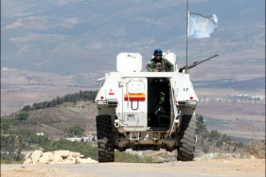 afp : Indonesian troops from the UN Interim Force in Lebanon (UNIFIL) an area in southern Lebanon, close to the border with Israel, on October 10, 2008. Some 1,000Indonesian