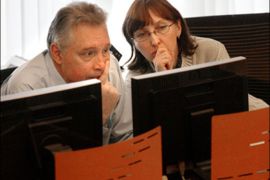 afp : Russian traders monitor the market at Russia's MICEX stock market headquarters in Moscow on October 6, 2008. Trading on Russia's ruble-denominated stock market, the