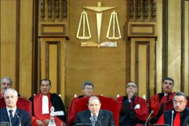 afp : Algerian President Abdelaziz Bouteflika (C) and Justice Minister Tayeb Belaiz (L) attend a ceremony marking the opening of the judicial year in Algiers on October 29, 2008.