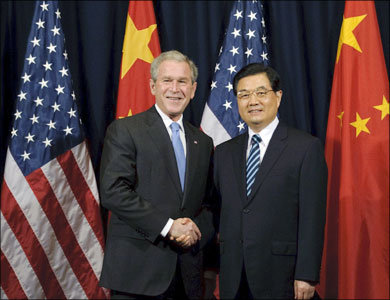 الصين -حسب الكاتب- إحدى البلدان القليلة التي قد تحزن لرحيل الرئيس الأميركي جورج بوش (الفرنسية-أرشيف)