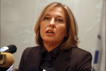 afp : ISRAEL OUT Israeli Foreign Minister Tzipi Livni speaks during a press conference in Jerusalem on November 28, 2008 after a US-based rabbi and his wife were killed in the