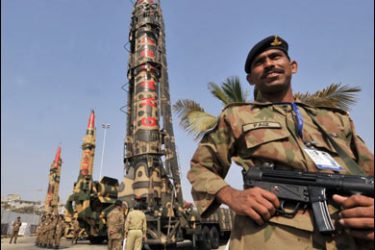 f/Pakistani Army soldiers guard nuclear-capable missiles at the International Defence Exhibition in Karachi on November 27, 2008