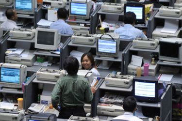 Brokers work on the floor during trading at Jakarta Stock Exchange on November 18, 2008.