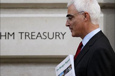 r_Britain's Chancellor Alistair Darling leaves the Treasury to go to the House of Commons to deliver his pre-budget report, in central London November 24, 2008