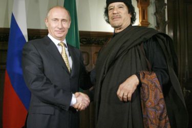 Russia's Prime Minister Vladimir Putin (L) greets Libyan leader Muammar Gaddafi in Moscow, November 1, 2008. Gaddafi said on Saturday he wanted closer energy ties with