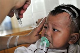 r : A child suffering from kidney stones receives medical treatment at a hospital in Hefei, Anhui province in this September 19, 2008 file photo. The discovery of melamine in