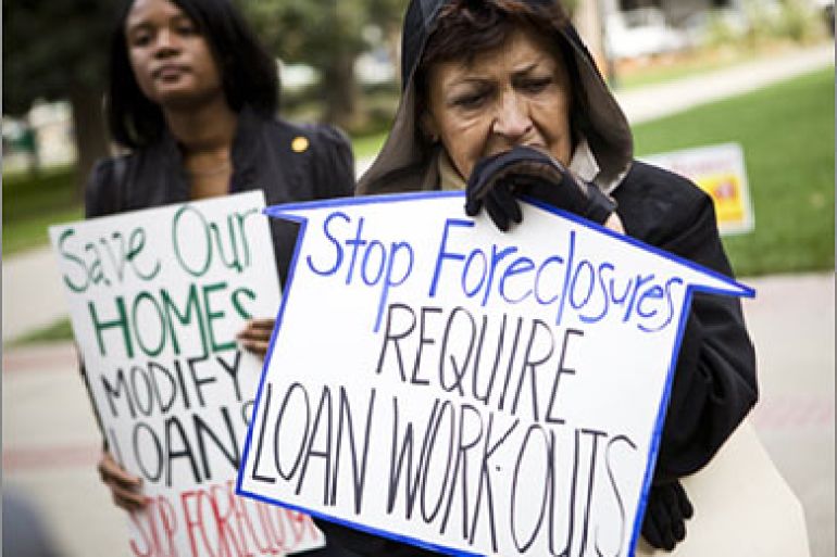 REUTERS/Carmen Fernandez (R) and others rally to ask state lawmakers to stop home foreclosures and help modify loans at the State Capitol in Sacramento