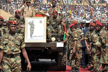 f_Guinean soldiers escort the remains of late dictator Lansana Conte arriving at the stadium from the "Palais du Peuple" (people's palace) during his funeral ceremony in Conakry on