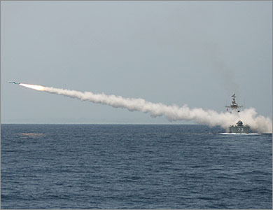 إيران تعلن نجاح تجربة إطلاق صاروخ أرض أرض من سفينة حربية (الفرنسية-أرشيف) 