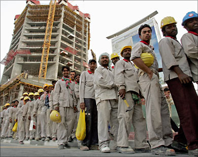 العمالة الوافدة تشكل نحو 90% من مجمل الأيدي العاملة في الإمارات (الفرنسية-أرشيف)