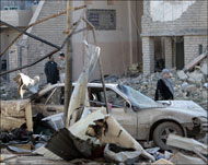 دمار أحدثه انفجار قنبلة في أحد أحياء بغداد (الفرنسية-أرشيف)