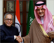 وزير خارجية الهند برناب موخيرجي ونظيره السعوي سعود الفيصل (الفرنسية)