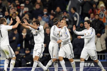 afp : Real Madrid´s players celebrate a goal against Zenith San Petersburgo during their Champions League match Group H, at Santiago Bernabeu stadium in Madrid, on