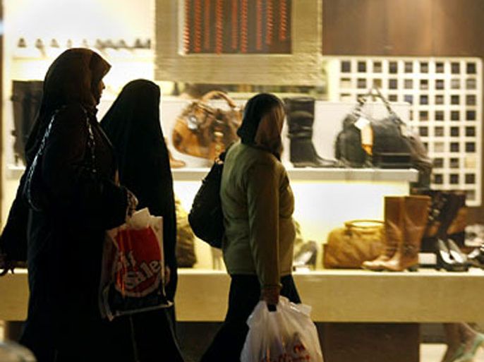 AFP Arab tourists from the Gulf shop in downtown Beirut on December 18, 2008. Lebanon tourism industry is making great strides as the number of foreign visitors