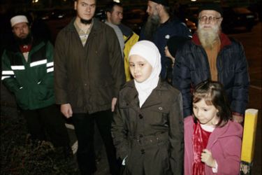 r : The children and friends of three released prisoners from Guantanamo Bay wait for their arrival at the airport in Sarajevo December 16, 2008. The United States sent three