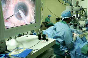 epa01500651 Dr. Rezah Iranomish operates an eye surgery for pateint as part of Noor Dubai initiative at Dubai hospital United Arab Emirates on 25 September 2008. Noor Dubai is