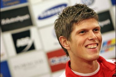 f/(FILES) A picture taken on September 17, 2008 shows Dutch football player Klaas-Jan Huntelaar during a press conference in Belgrade. Ajax have confirmed that they are in talks with Real Madrid to transfer their striker Klas-Jan Huntelaar to the Spanish side
