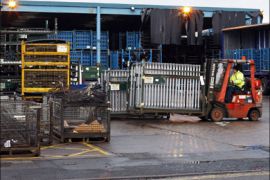 afp : A forklift truck driver moves vehicle parts outside the Wagon Automotive factory in Walsall, central England, on December 8, 2008. The British arm of Wagon, the European