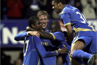 epa01580223 Portsmouth's Peter Crouch (2L) celebrates scoring his second goal with teammates Kanu (L), Papa Bouba Diop (2R) and Armand Traore (R) in the UEFA Cup