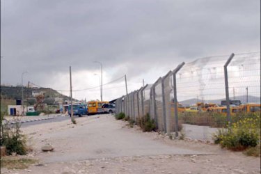 إسرائيل تريد تحويل ما تبقى من الضفة الغربية إلى كنتونات عبر إقامة المعابر والحواجز- الجزيرة نت