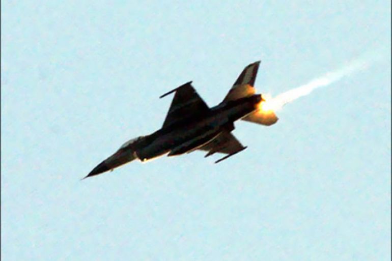 r : An Israeli F-16 fighter jet flies over the northern Gaza Strip January 1, 2009. Israel killed a senior Hamas leader in an air attack on his home on Thursday, striking its first deadly blow