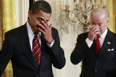 r/U.S. President Barack Obama (L) and Vice President Joe Biden are pictured on stage before Obama signed the Middle Class Working Families Task Force executive order in the East Room of the White House in Washington, January 30, 2009.