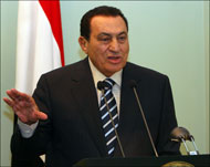 مبارك أكد أن الاحتلال يجب أن يراقب كل ما يدخل للقطاع (الفرنسية-أرشيف)