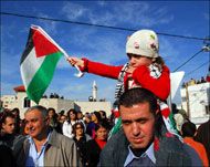 فلسطينيو 48 طالبوا جميع الفصائل الفلسطينية بالوحدة والتكاتف لإنقاذ غزة (الجزيرة نت)