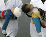مستشفى الشفاء يستقبل يوميا جثت أطفال استشهدوا في القصف الإسرائيلي (الفرنسية)